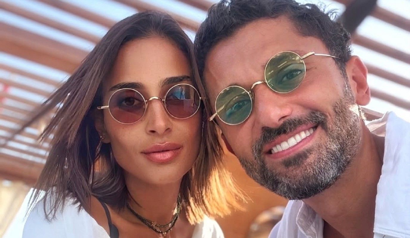 أحمد سعد يهدي كريم محمود عبدالعزيز وزوجته ثلاث أغانٍ