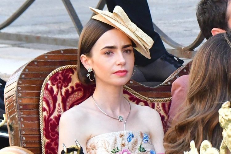 صدمة في كواليس مسلسل Emily in Paris وفاة مفاجئة تهزّ التصوير