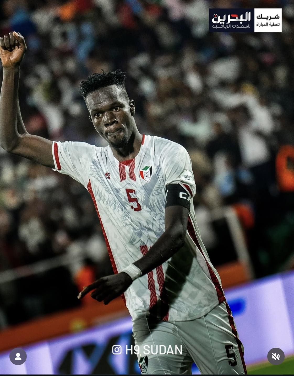 شاهد.. قائد صقور الجديان ينشر صور الفوز على الجزائر ويعلق: (أفديك بالروح يا موطني …وطن الجدود نفديك بالأرواح نجود)