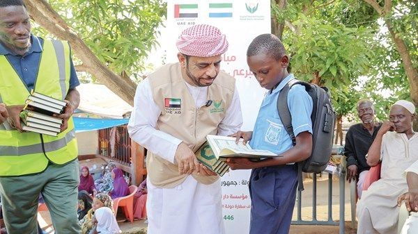 «خيرية الشارقة» توزع 2110 مصاحف خارج الدولة