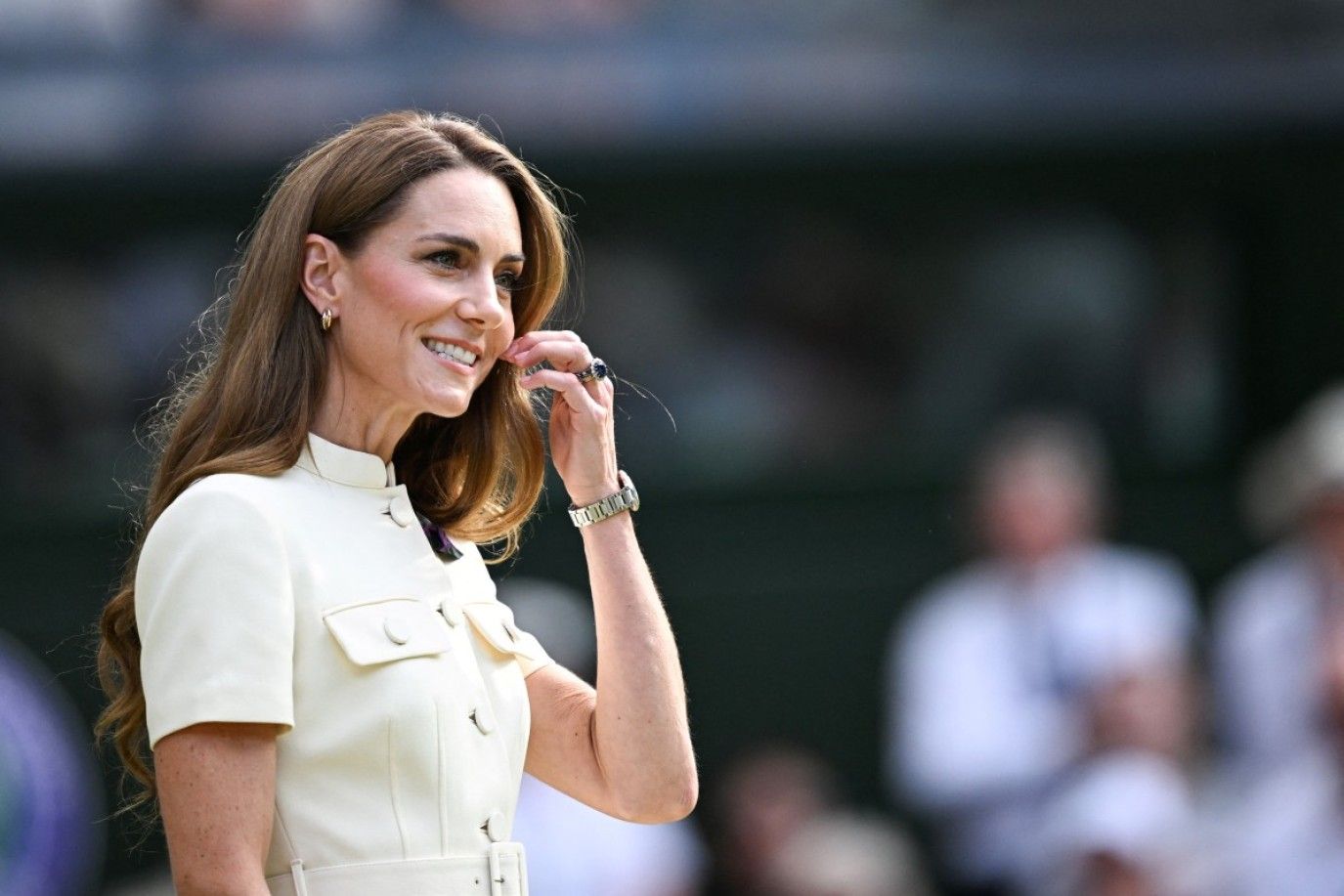 العائلة المالكة البريطانية تجتمع في بالمورال وكيت ميدلتون تظهر بلون شعر جديد