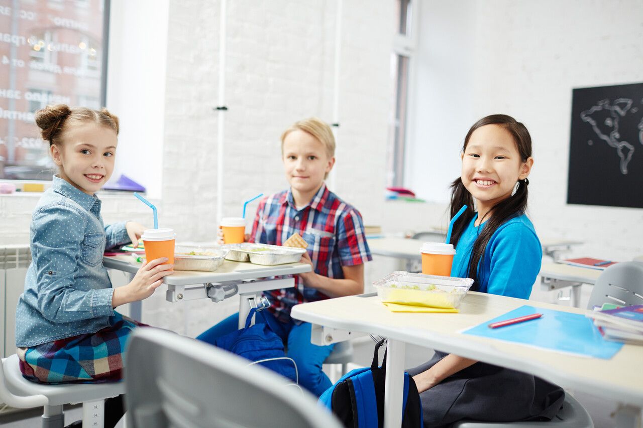 عدد ساعات الجوال للأطفال وهل يمكن استخدامه في المدرسة؟ 