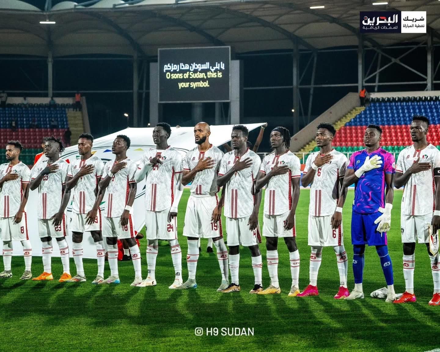 شاهد.. قائد صقور الجديان ينشر صور الفوز على الجزائر ويعلق: (أفديك بالروح يا موطني …وطن الجدود نفديك بالأرواح نجود)