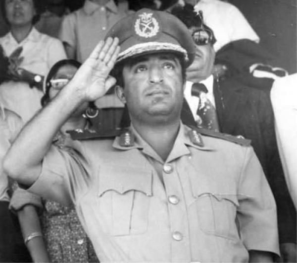 لن تصدق ...هذا ماحصل اثناء جنازة شقيقة الرئيس إبراهيم محمد الحمدي وسط العاصمة صنعاء "شاهد"