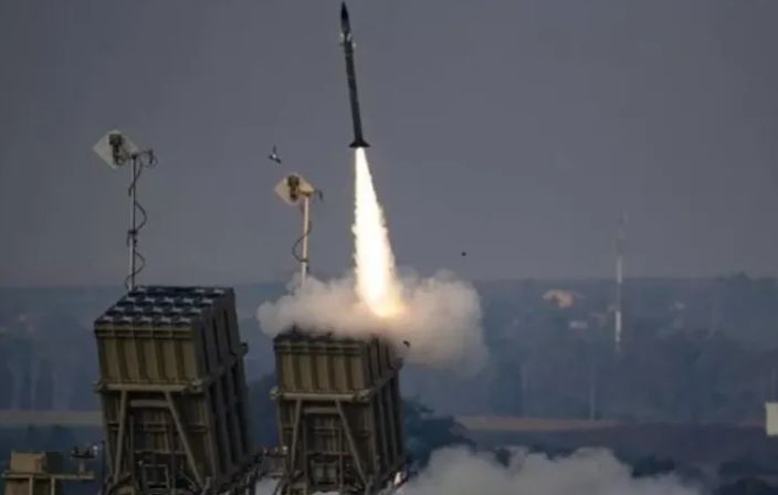 شاهد بالـ"فيديو" تفاصيل وتصريحات جديدة عن الصاروخ الحوثي "الانشطاري" الذي أثار جنون إسرائيل