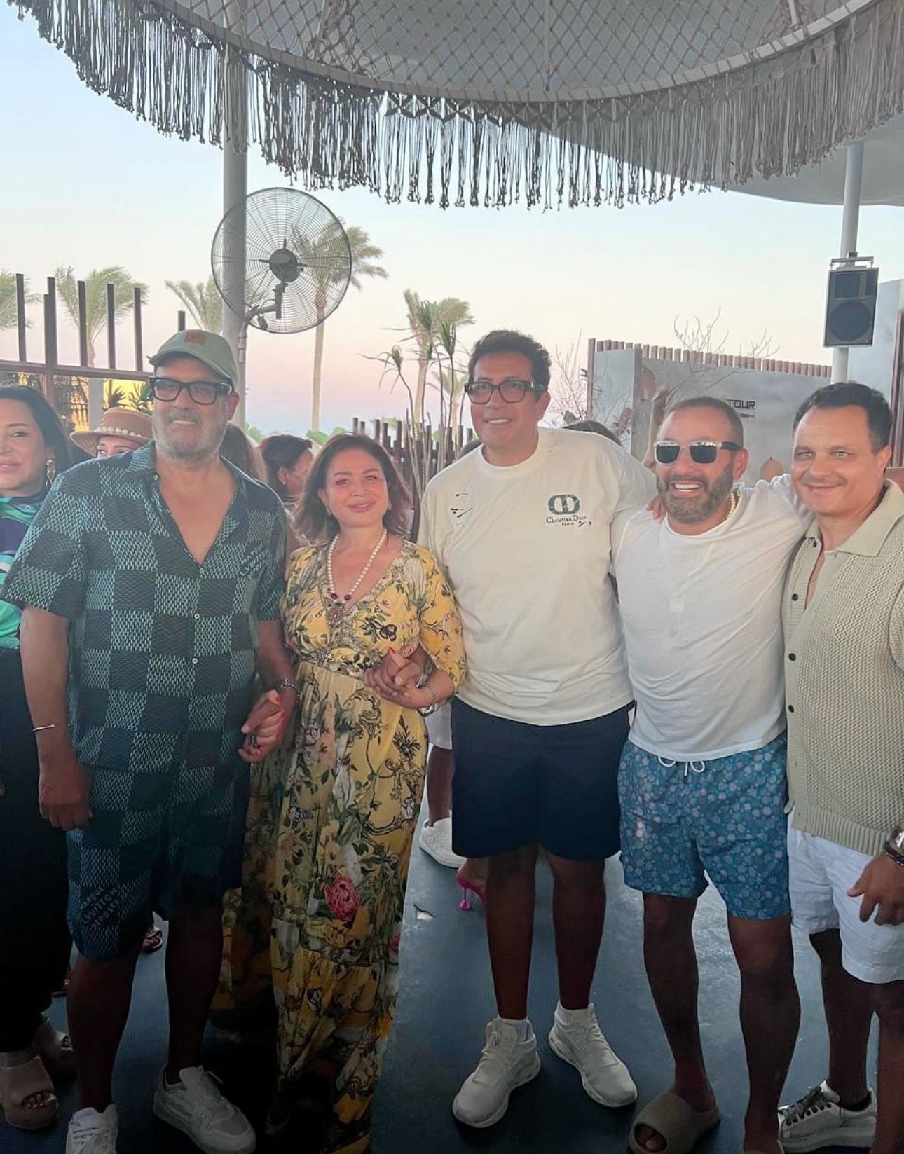 إلهام شاهين تبهر متابعيها برشاقتها في الساحل الشمالي.. صور