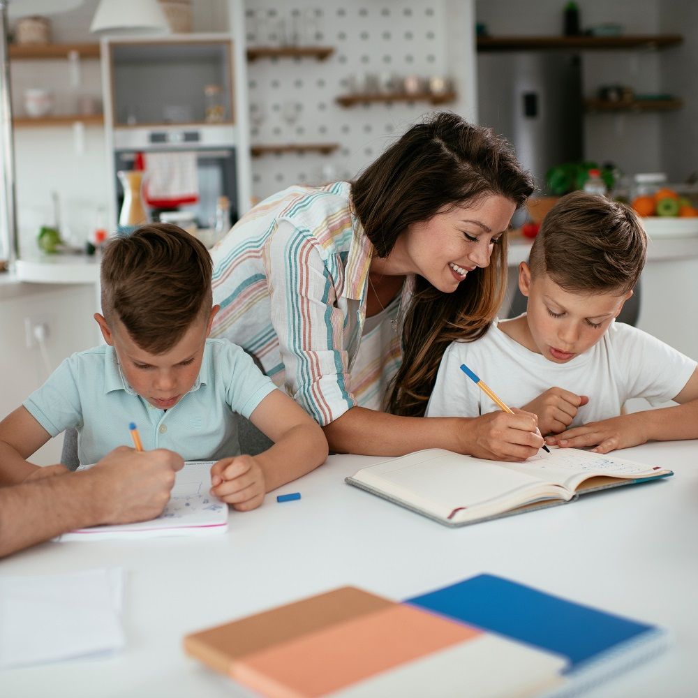 دور الأهل في دعم التحصيل الدراسي للأطفال يفتح لهم أبواب التميز