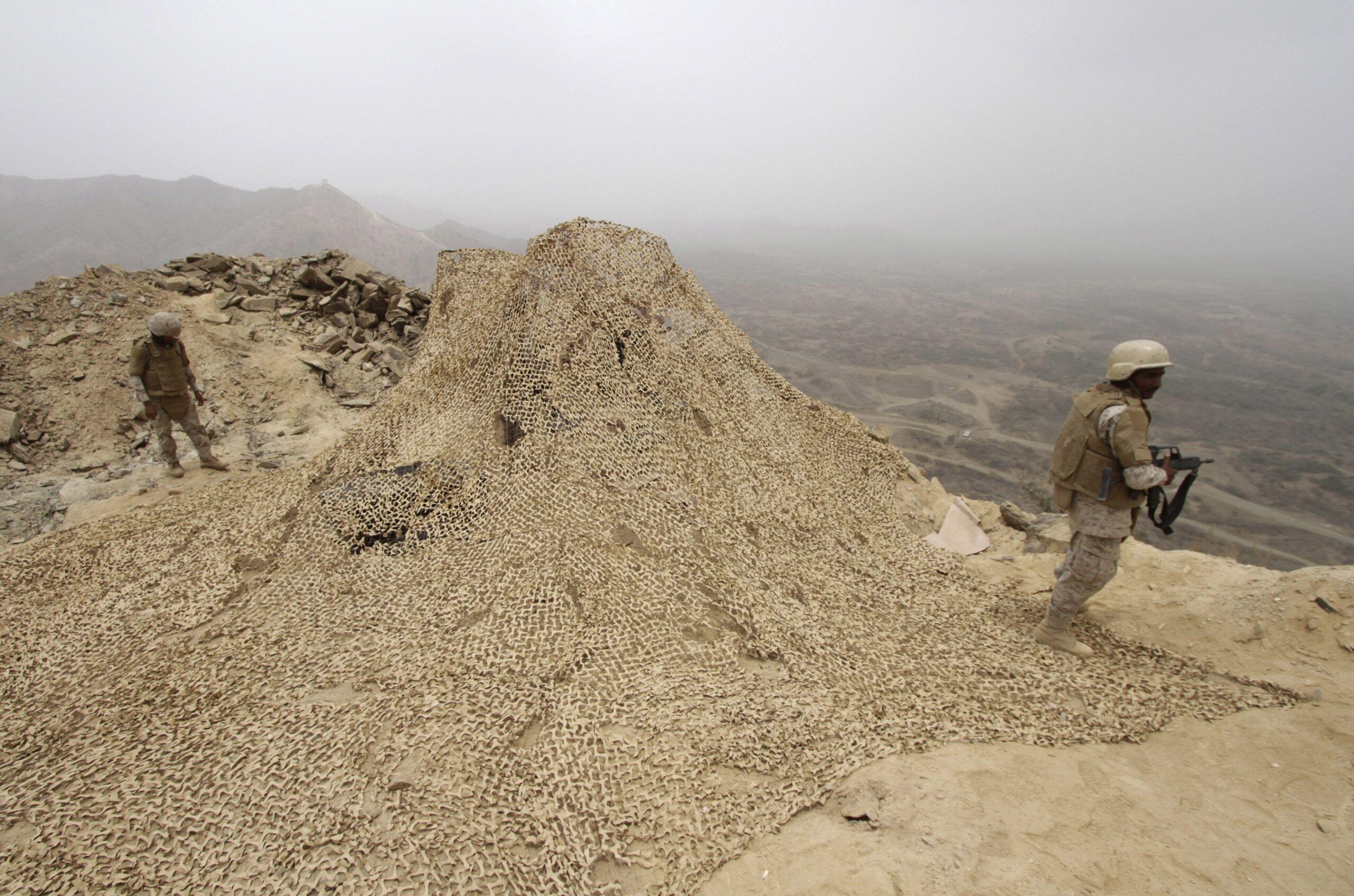 الأمن السعودي يلقي القبض على 10 يمنيين بتهمة تهريب القات