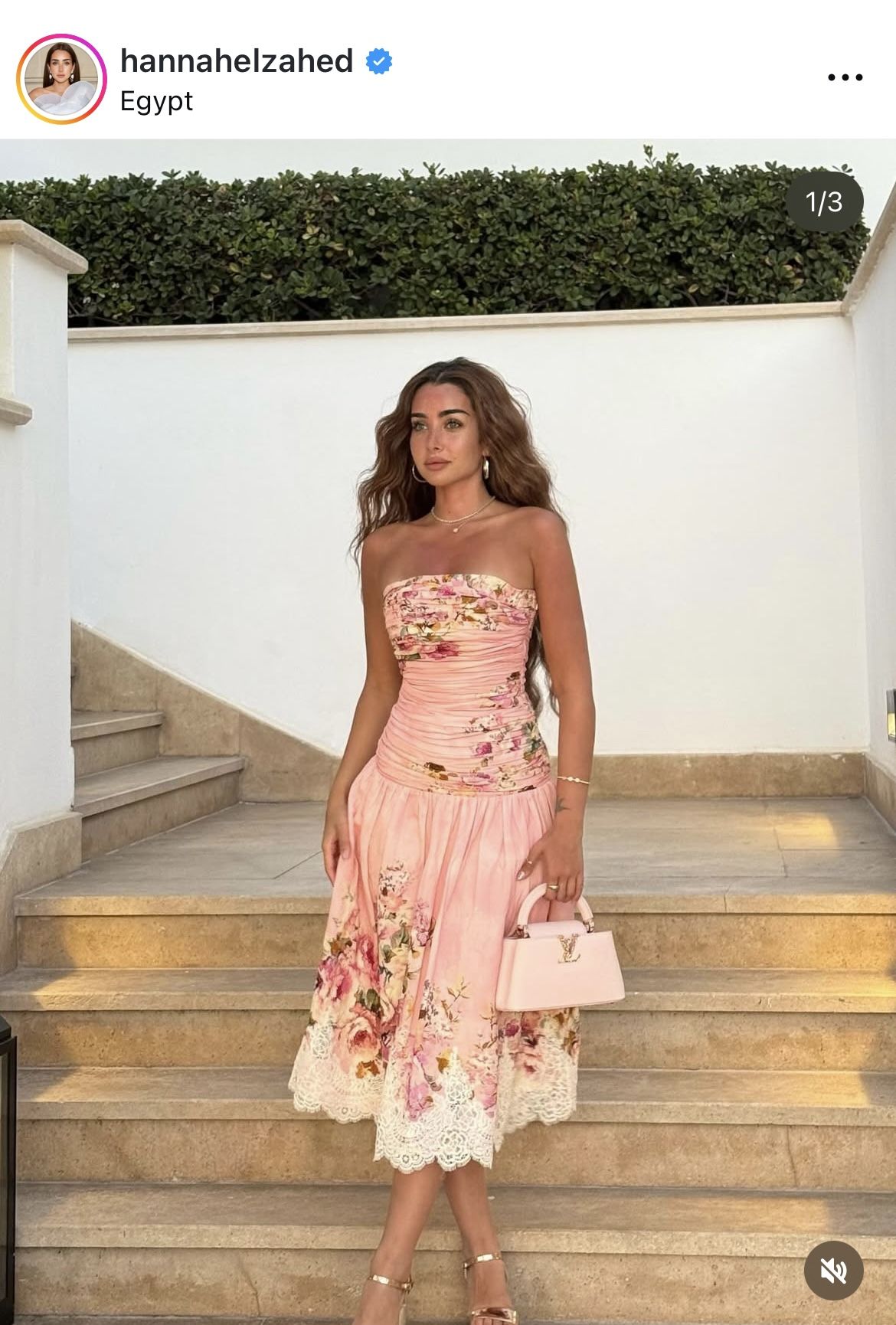 بالورود .. شاهد هنا الزاهد تستعرض أنوثتها بظهور رقيق