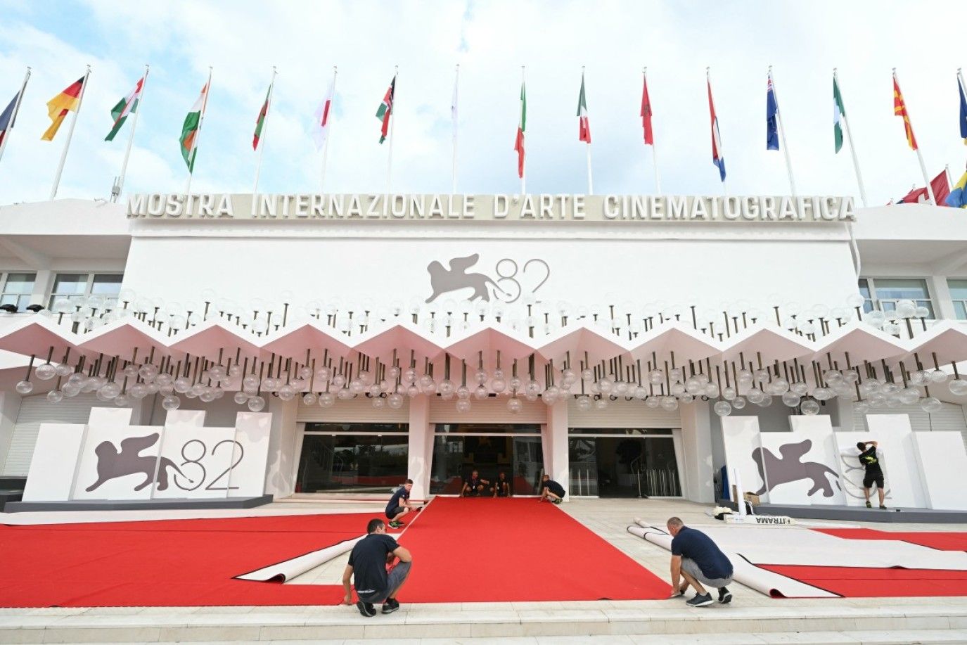 مهرجان فينيسيا السينمائي 2025: أبرز فعاليات اليوم الأول بعدسة الخليج 365