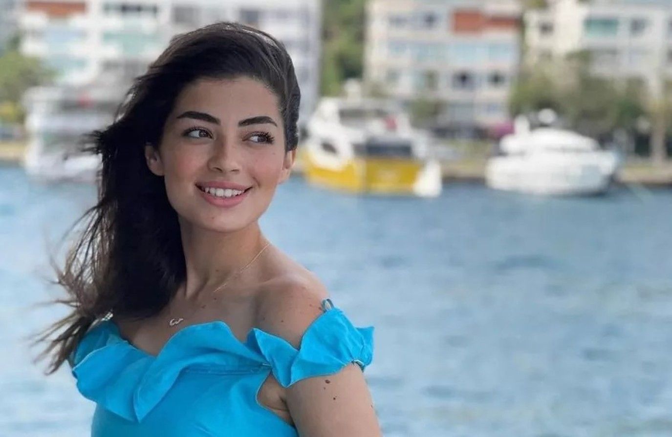 ليلى أحمد زاهر مع البطلة الحقيقية لقصة مسلسلها الجديد