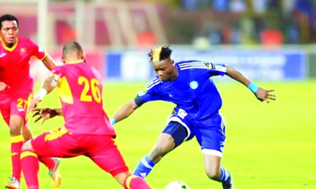 شاهد.. ناشط مصري يعقد مقارنة بين عملاقي الكرة السودانية “الهلال” و “المريخ” عبر التاريخ ويمنح الأفضلية المطلقة للأحمر: (الموضوع اتحسم بالنسبة لي الصراحة)