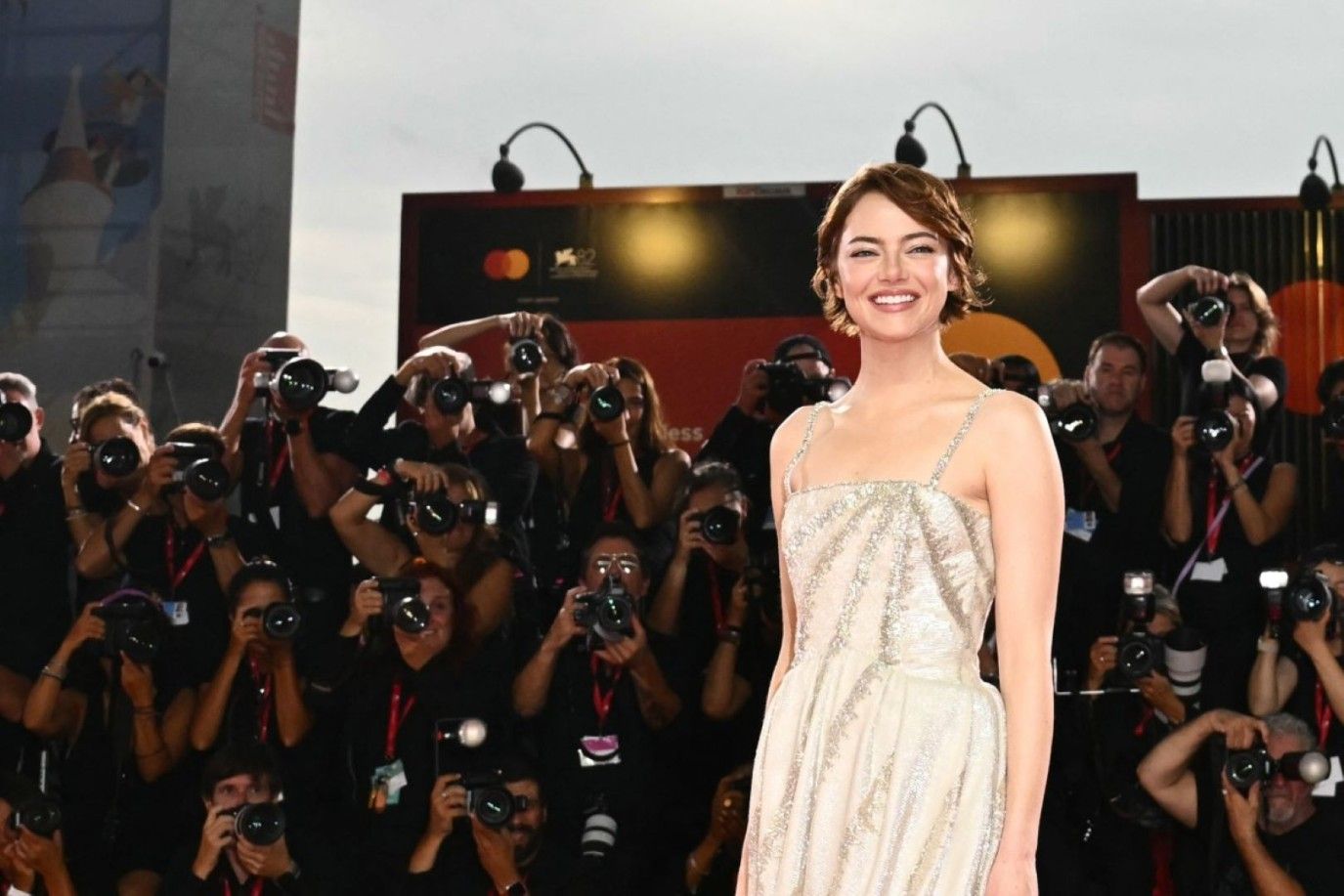 رحلة إيما ستون بمهرجان فينيسيا.. من Birdman إلى Bugonia