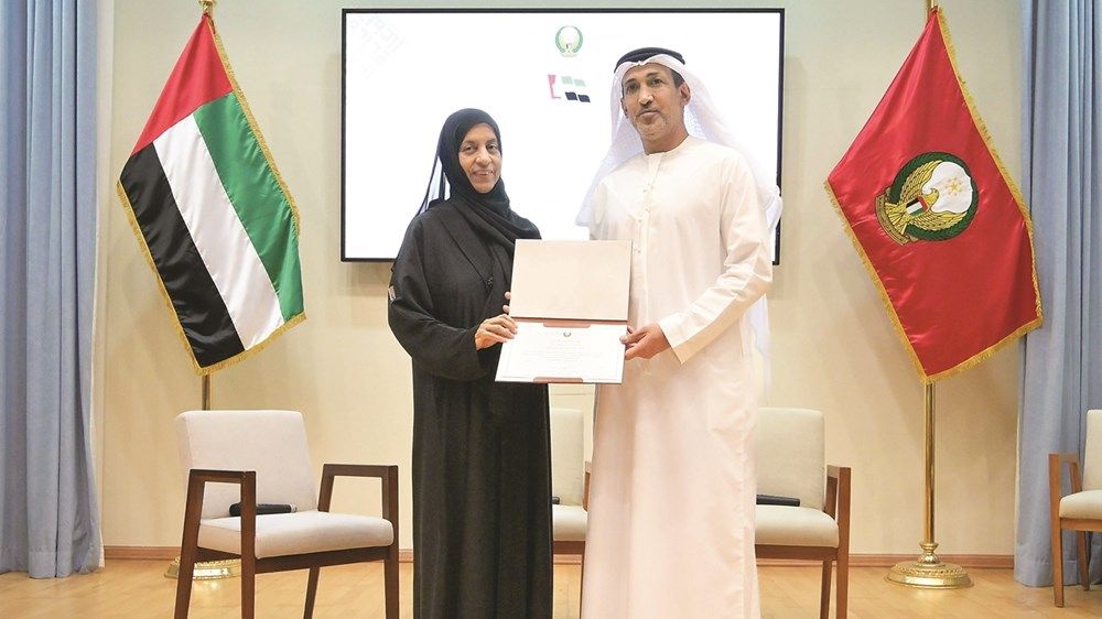 «الدفاع» تحتفل بيوم المرأة الإماراتية تحت شعار «يداً بيد نحتفي بالخمسين»