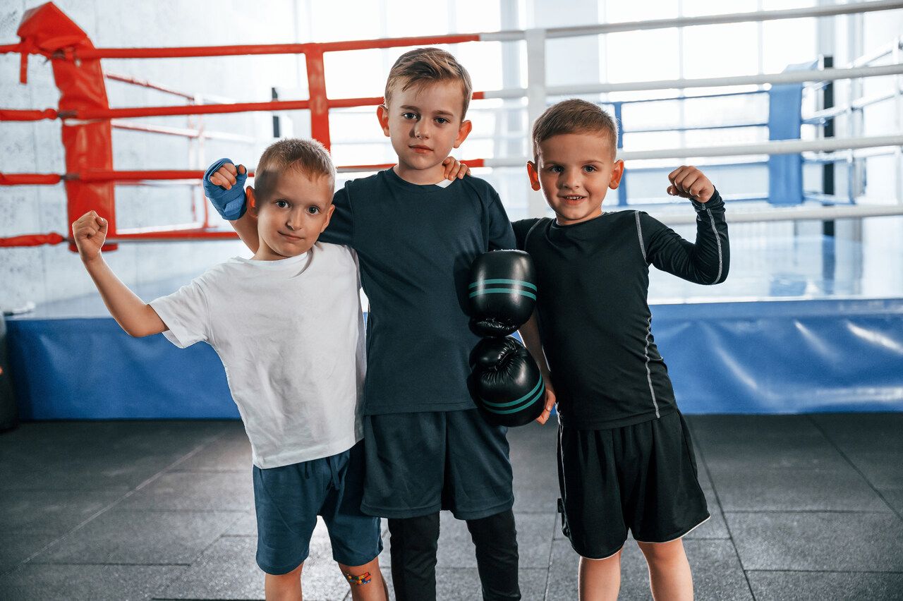 أسماء صبيان بنفس المعنى تناسب ثلاثة أشقاء