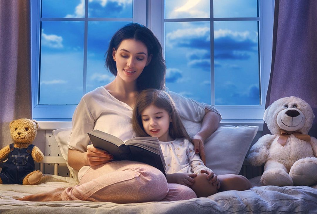 كيف تربين طفلاً يحب الفن والقراءة مع اقتراب موسم المدارس؟