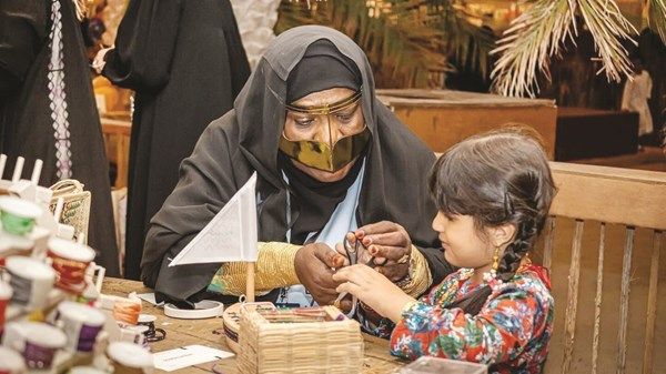 مشاركات في منتدى المرأة الإماراتية: تعزيز قيم الأسرة وترسيخ الهوية الوطنية