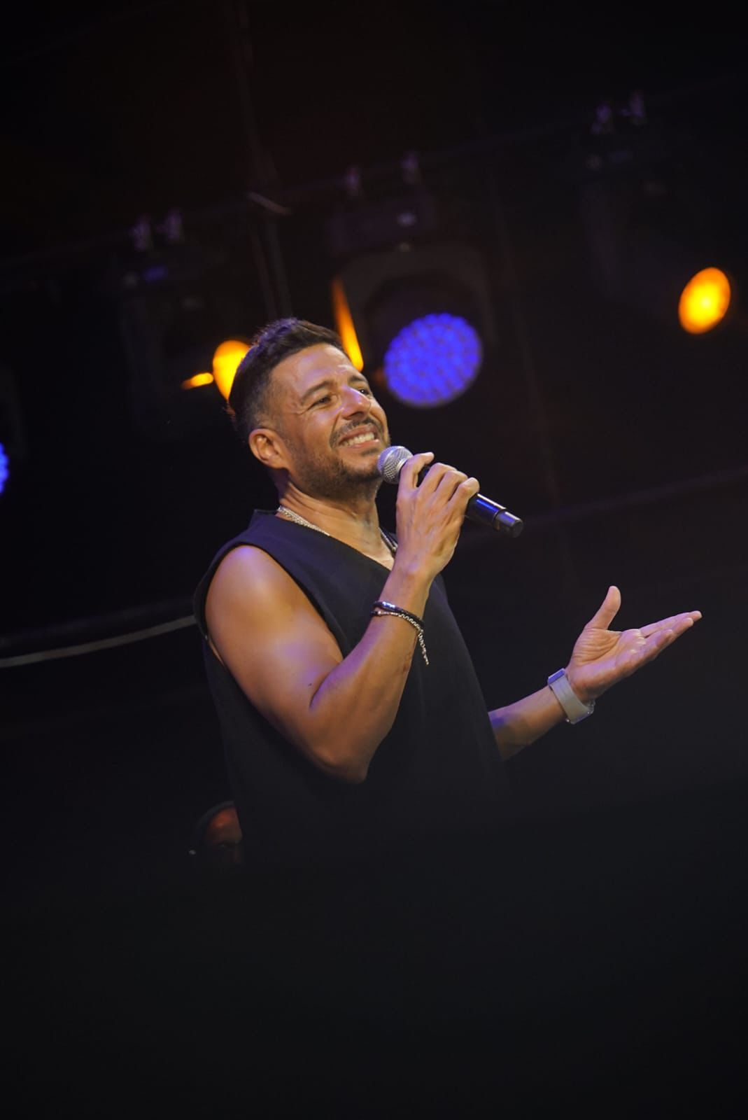 بالصور- محمد حماقي يُشعل “ليالي مراسي” بسهرة غنائيّة حماسيّة