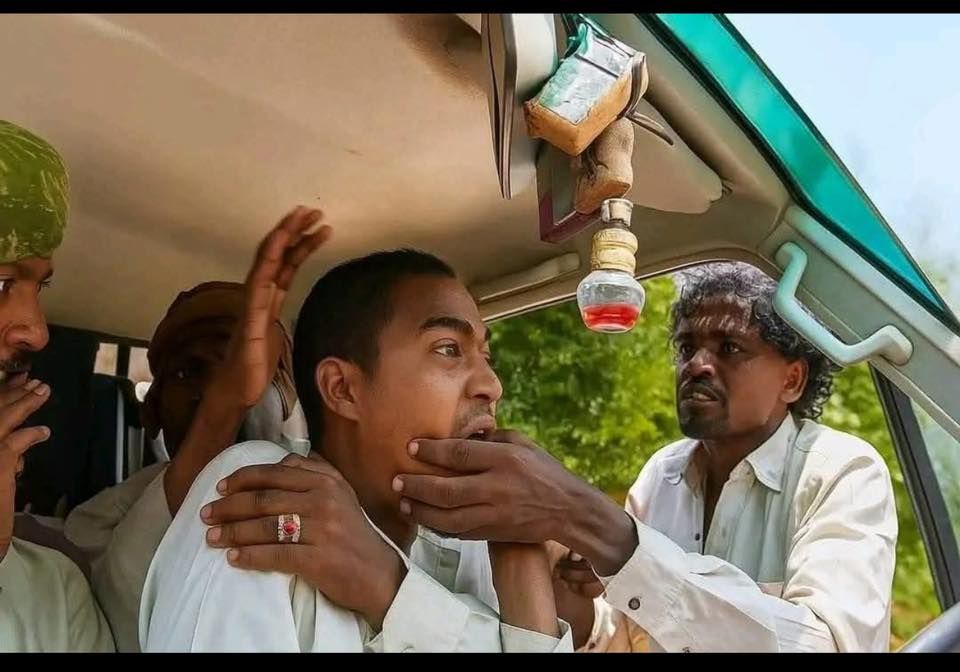 شاهد بالفيديو.. حرب القبلية تشتعل داخل المليشيا.. أبناء “المحاميد” بالدعم السريع يتوعدون الشخص الذي قام بالإعتداء على إبنهم “يأجوج ومأجوج”: (بتتركب بتتركب حتى لو قاعد في بيت أمك)