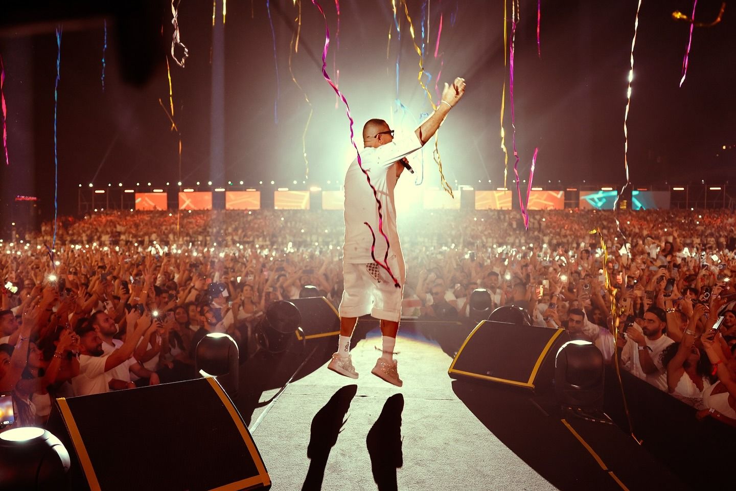 عمرو دياب يُشعل صيف بيروت: ليلة استثنائية في قلب العاصمة