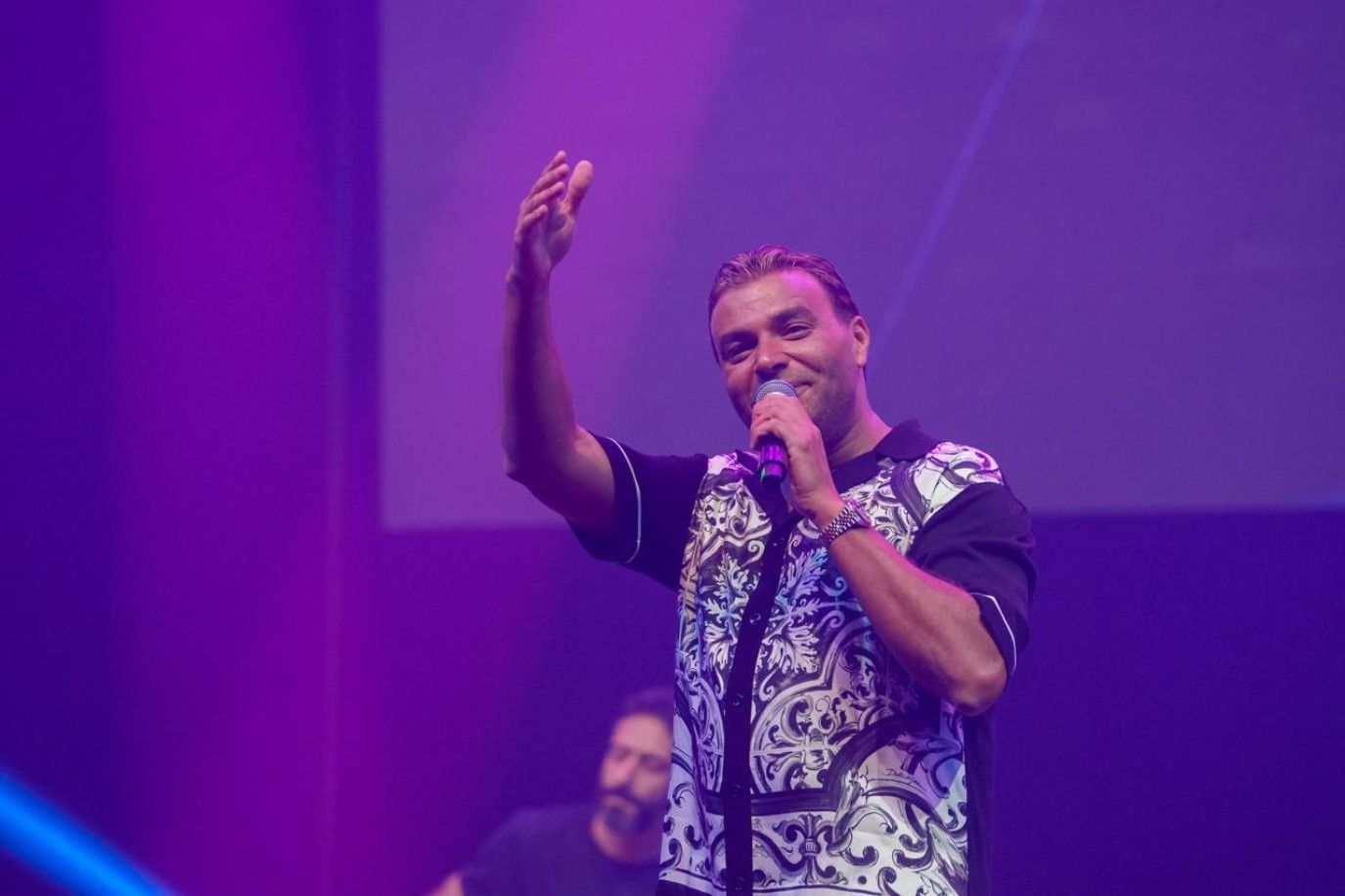 رامي صبري كامل العدد في حفل دبي ويوعد جمهوره بلقاء ثاني