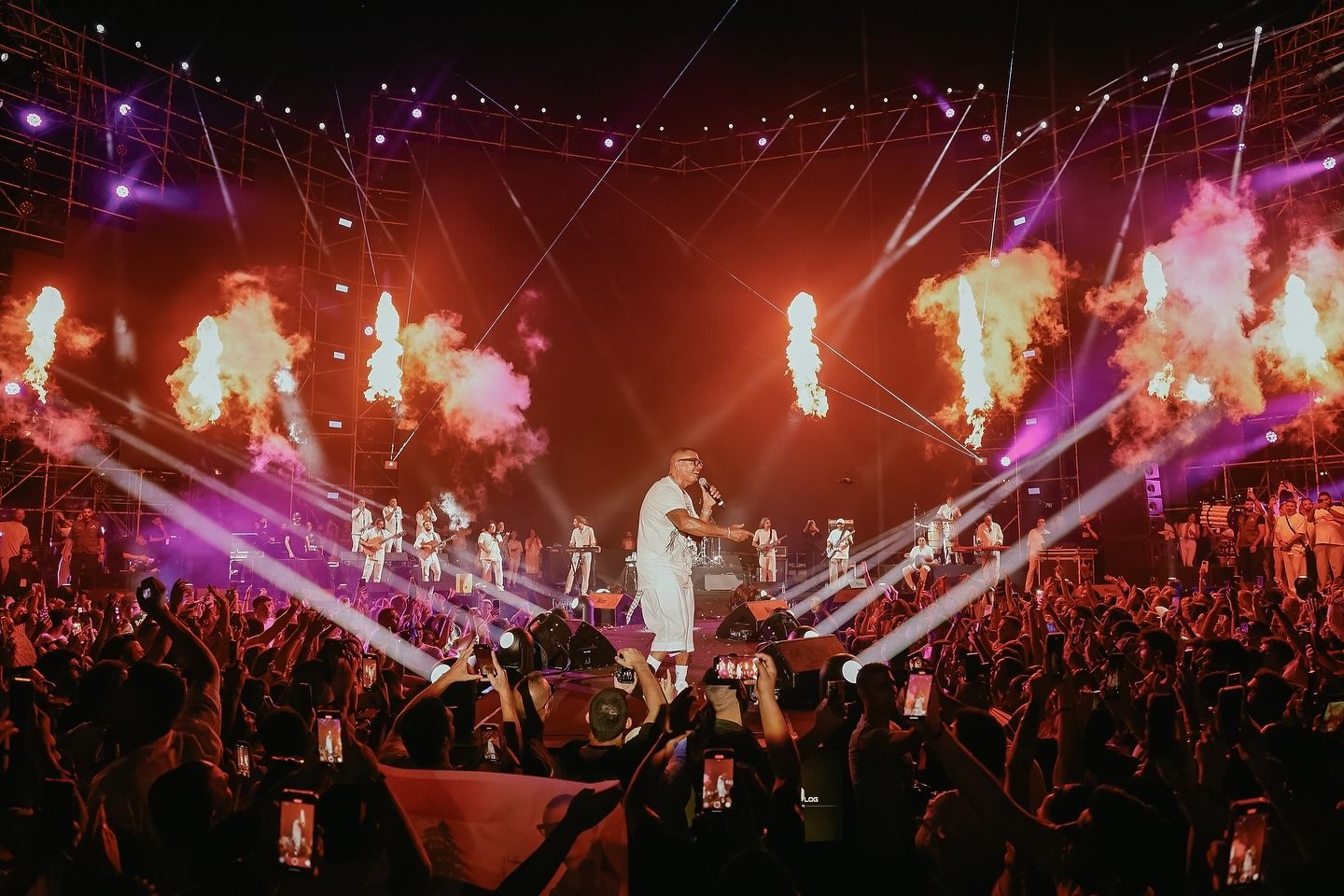 عمرو دياب يُشعل صيف بيروت: ليلة استثنائية في قلب العاصمة