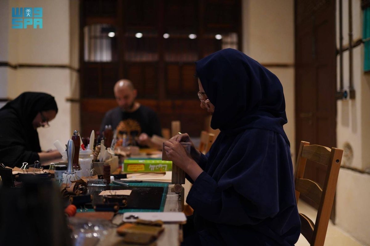 «زاوية 97 ».. مشهد إبداعي يحتفي بالحرف اليدوية في قلب جدة التاريخية