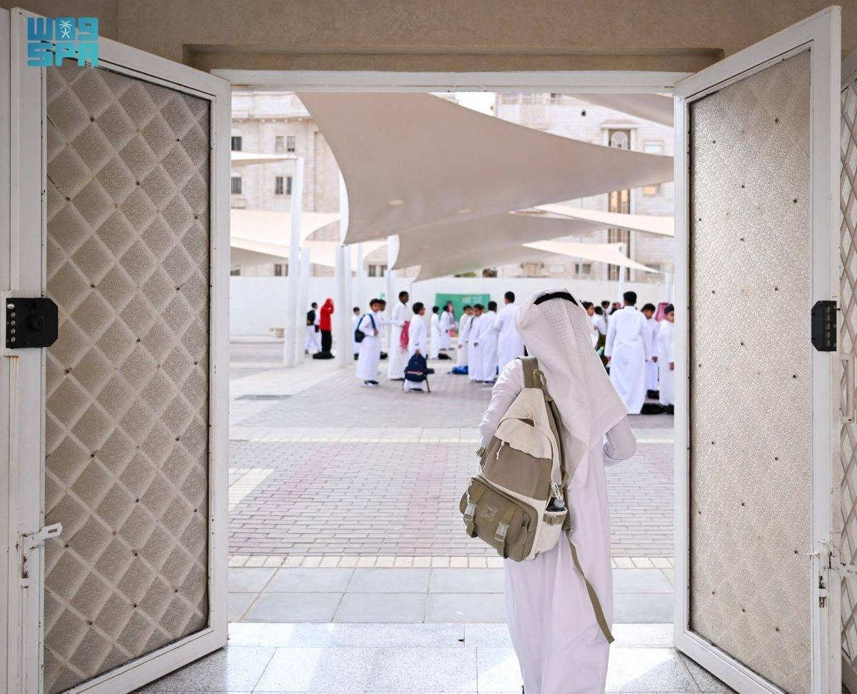 طلاب وطالبات منطقتي مكة والمدينة يبدؤون عامهم الدراسي الجديد