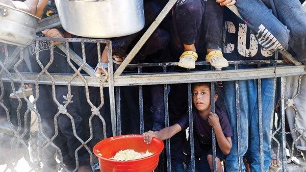 عشرات السفن تبحر من برشلونة ضمن أسطول «الصمود العالمي» دعماً لغزة