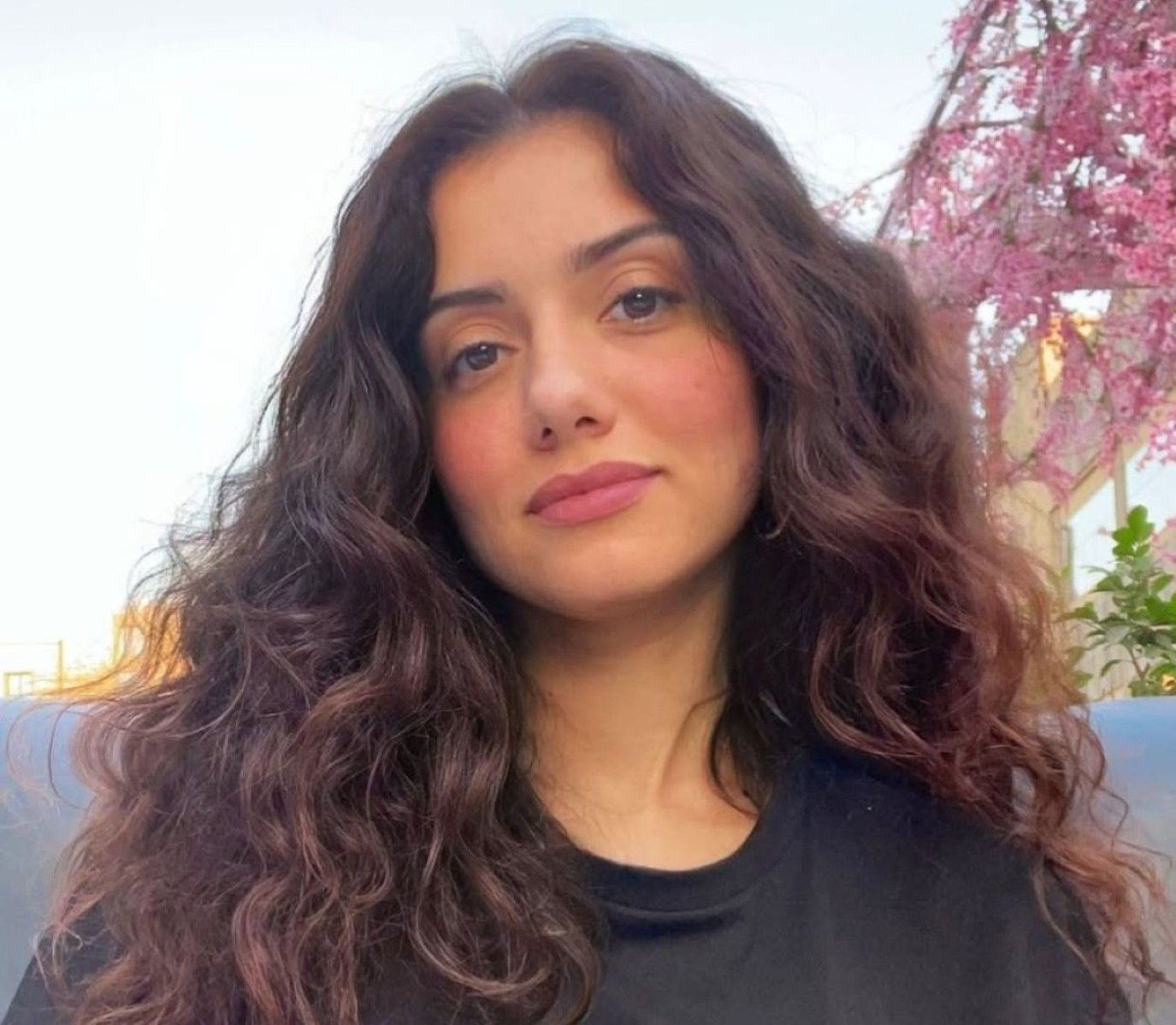 جيهان الشماشرجي تكشف ملامح طفولتها وتحسم جدل خضوعها لعمليات تجميل!