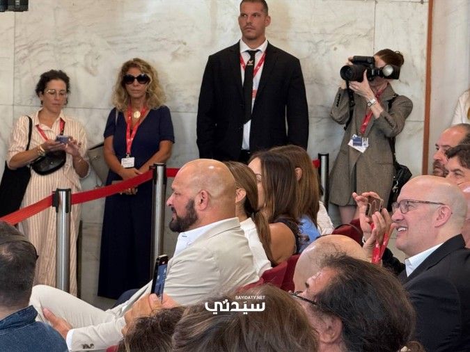 دموع دواين جونسون في فينيسيا 2025… وإميلي بلانت تدعمه في The Smashing Machine