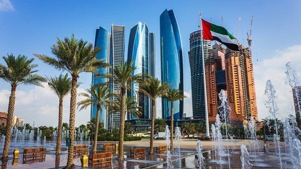 الطقس غداً صحو مع فرص تكون سحب ركامية