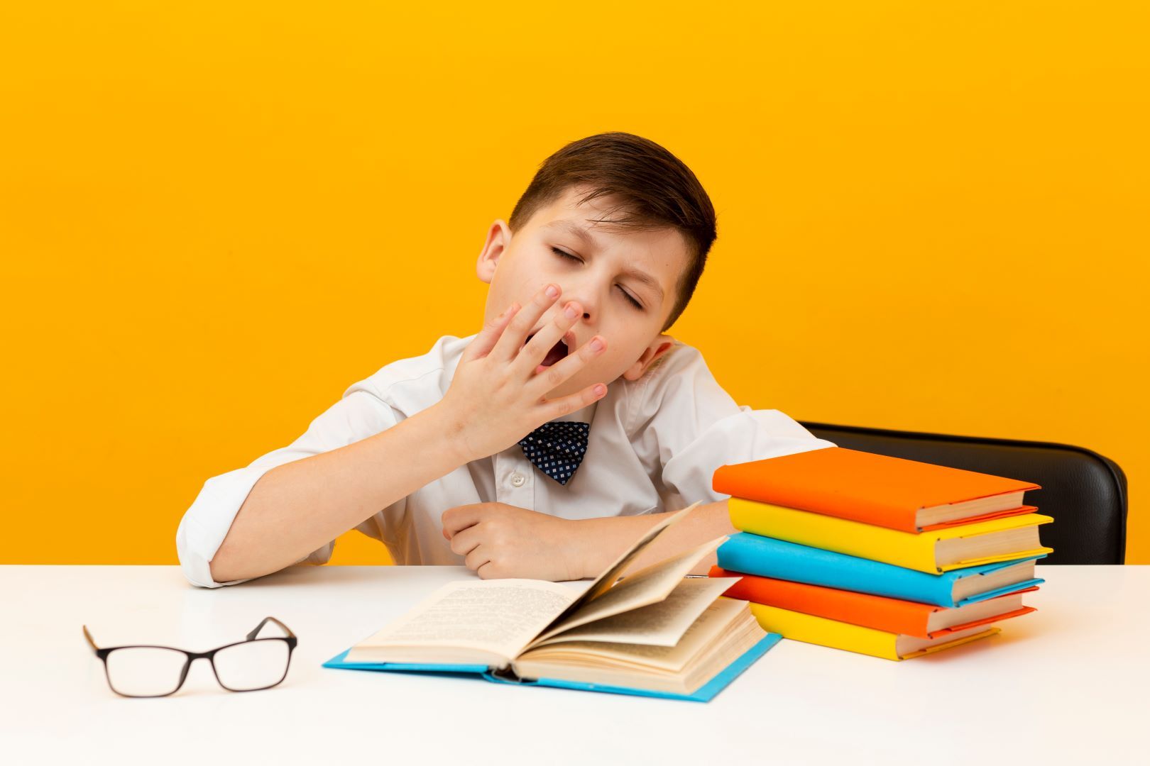 كيف تسيطرين على غضبك عندما يرفض طفلك حل الواجبات المدرسية؟