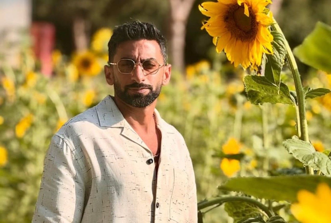 كنت هكون جواها.. أنس بوخش يروي تفاصيل مرعبة بعد احتراق سيارته