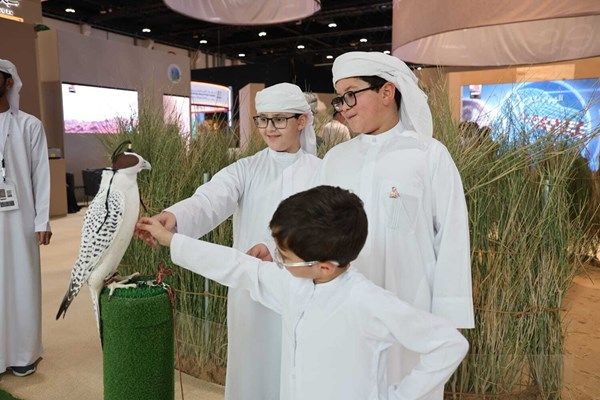 "أبوظبي الدولي للصيد والفروسية" يستقطب الأجيال الناشئة بأنشطة تراثية وتعليمية