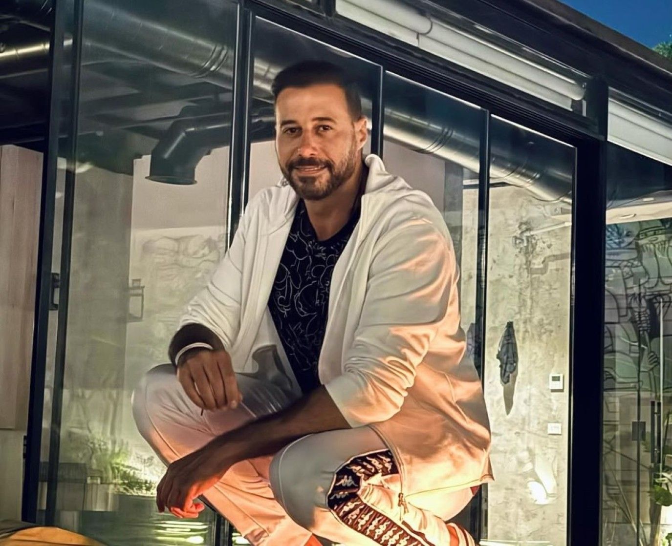 أحمد صلاح السعدني يتحدث متأثرًا عن آلم فقدان زوجته.. شاهدوا الفيديو