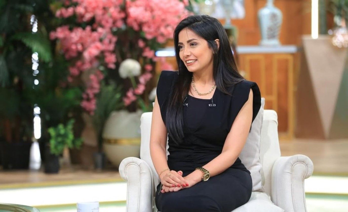 سهر الصايغ بالزي الطبي في أحدث ظهور لها.. والجمهور يعلق دكتور ورئيس قسم