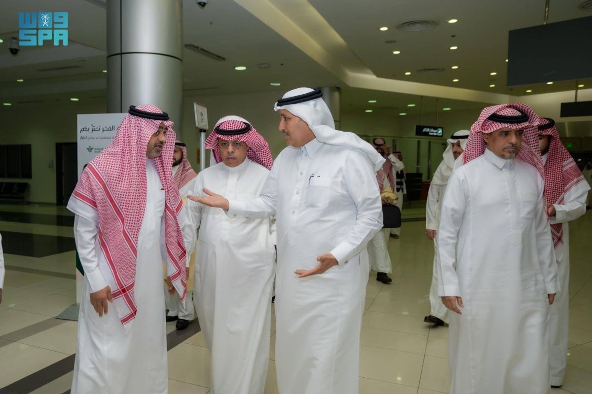 وزير النقل يطلع على سير الحركة التشغيلية بمطار نجران الدولي