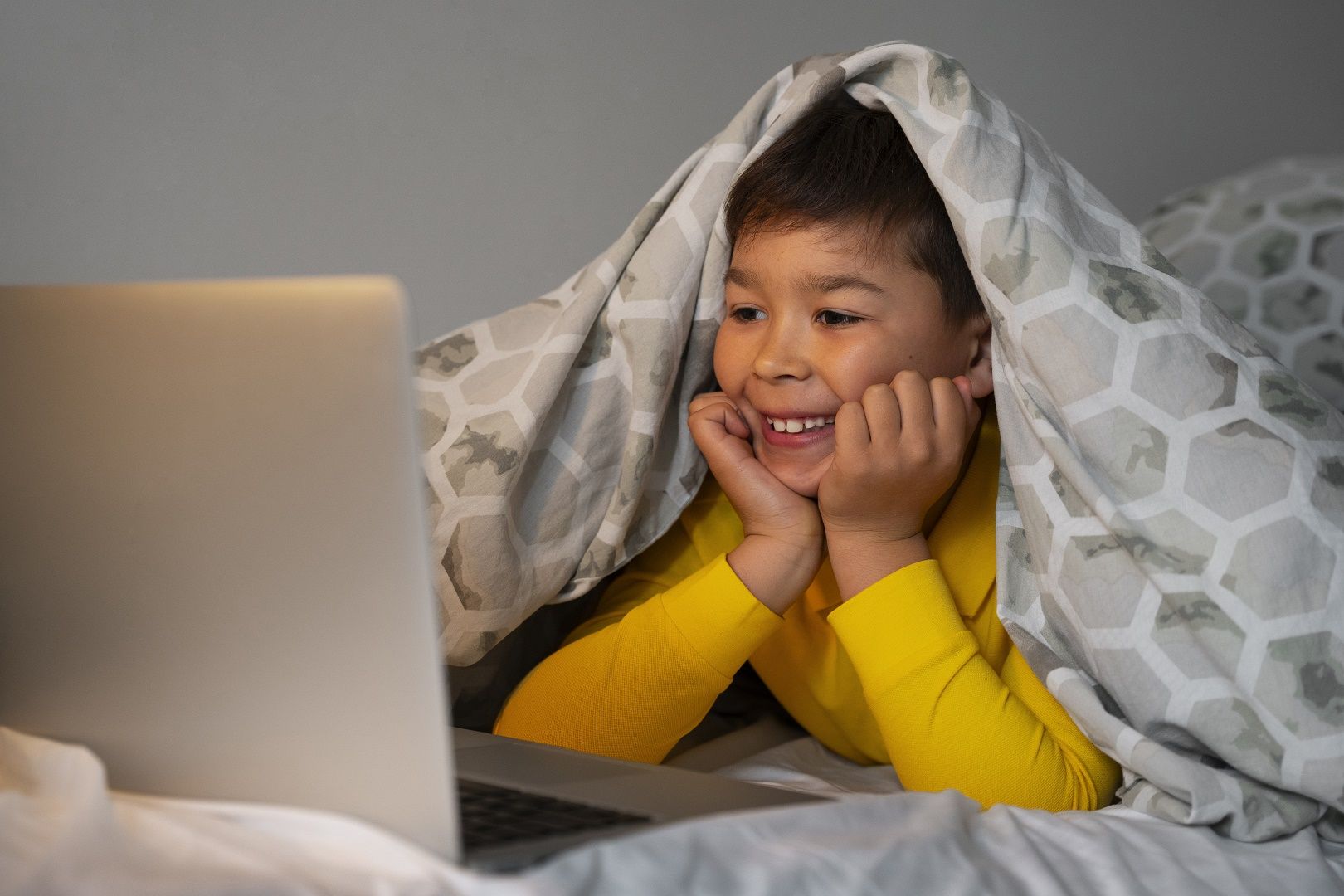 بعد العطلة الصيفية.. نصائح لتهيئة طفلك للعودة إلى المدرسة