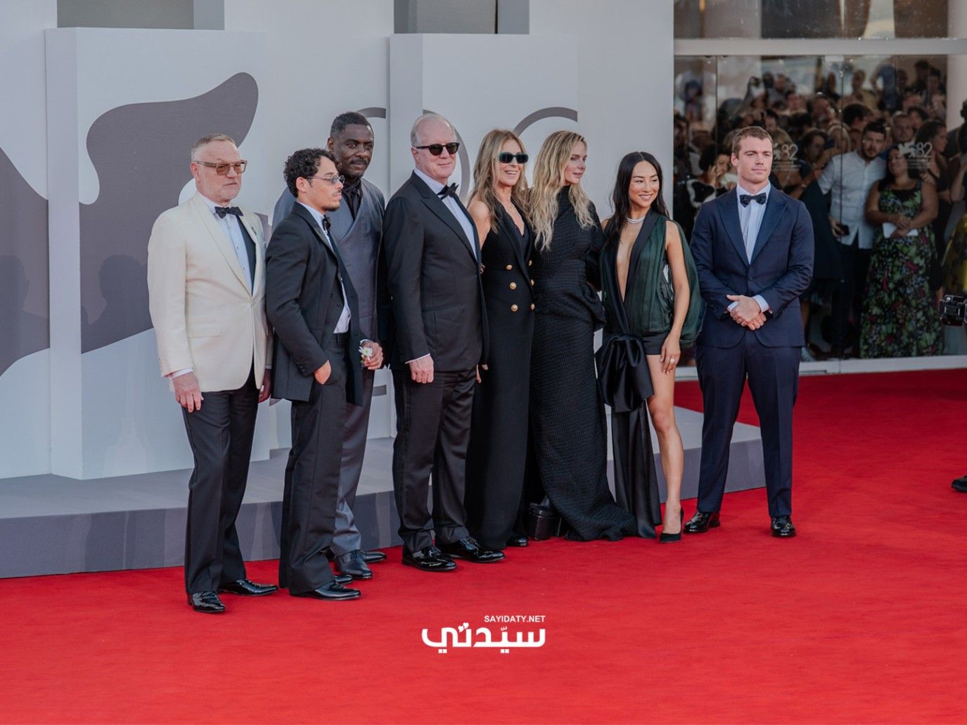 في اليوم السابع من مهرجان فينيسيا:حضور لافت لإدريس ألبا وزوجته على السجادة الحمراء وإطلالات مينيمالية أنيقة