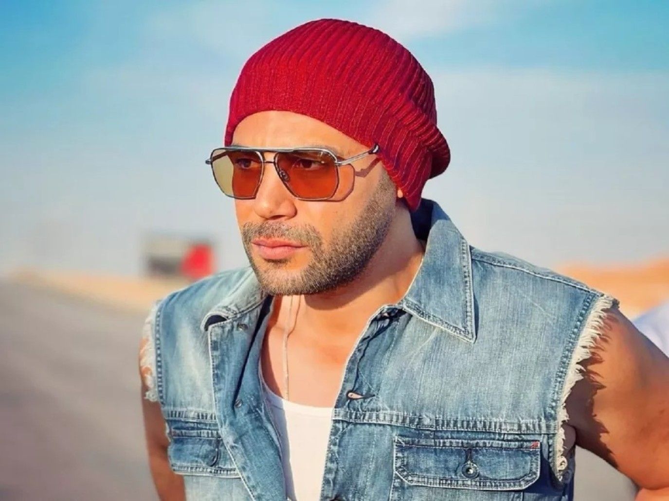 محمد إمام يخطف الأنظار بمشهد أكشن ويعد جمهوره بالمفاجأة