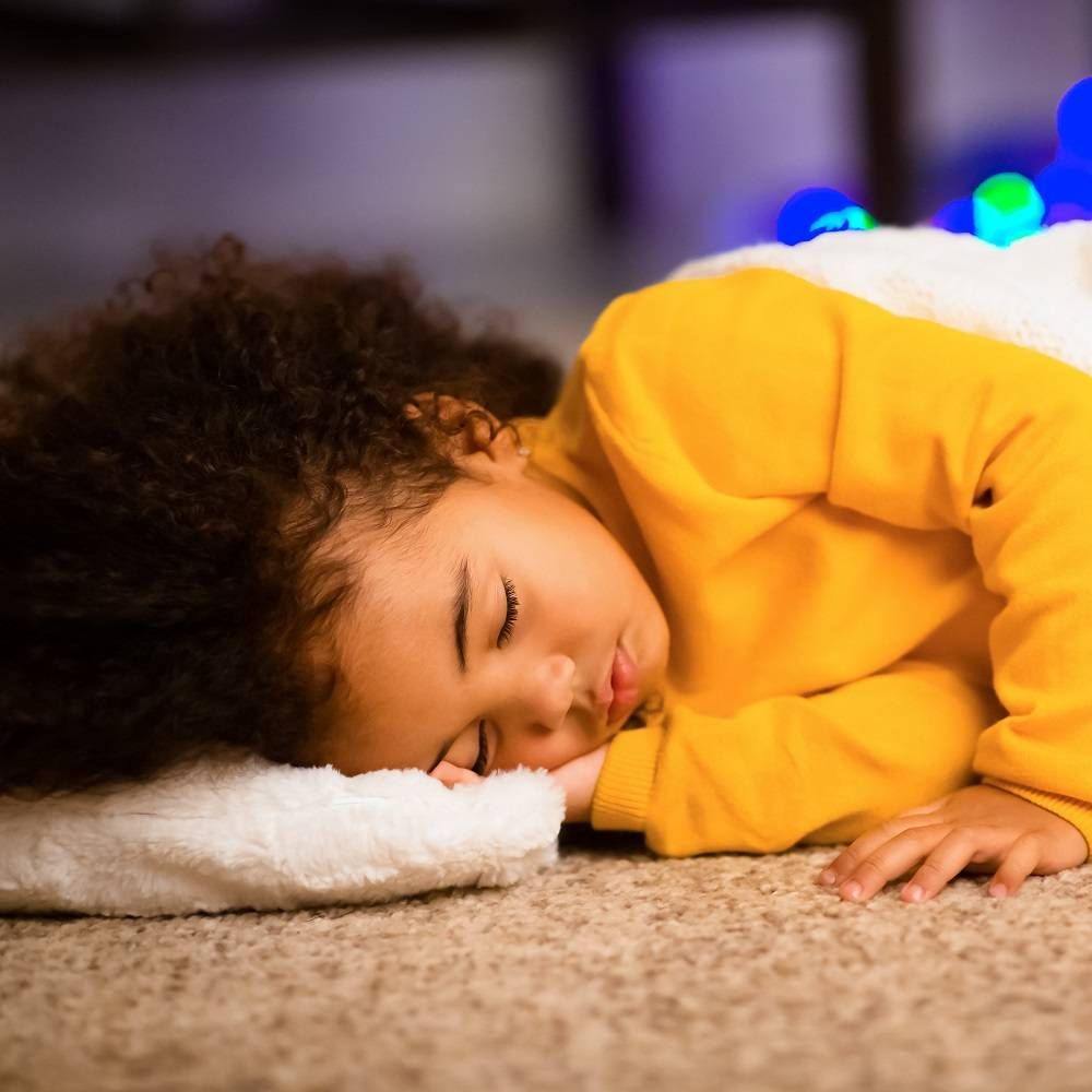 النوم عند الأطفال وعدد الساعات المثالية لكل عمر ودور الأهل