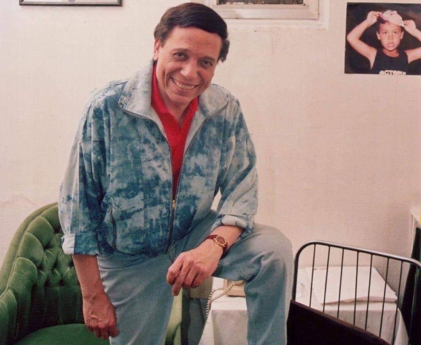 زملكاوي أم أهلاوي .. عمر متولي يكشف ميول الزعيم عادل إمام الرياضية