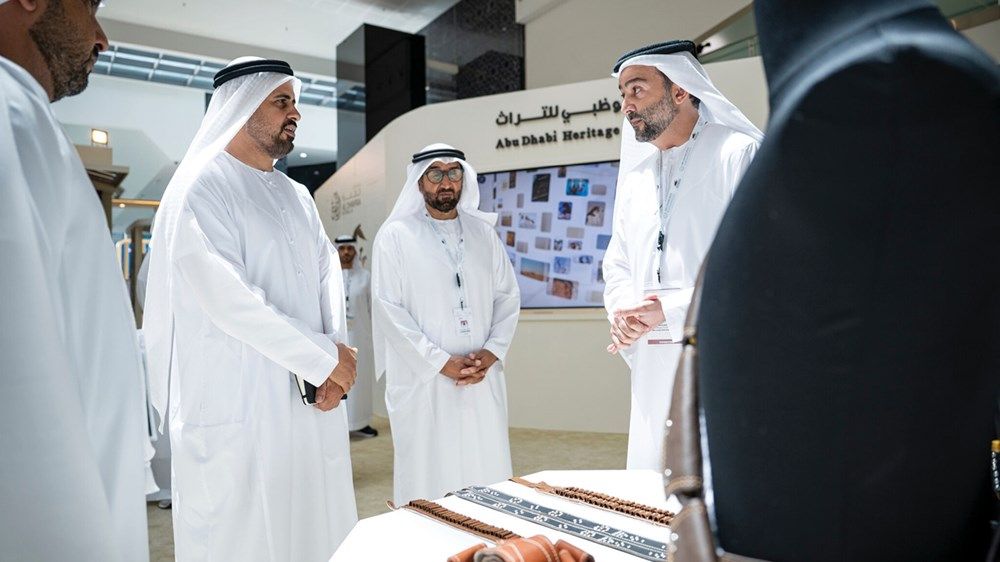 ذياب بن محمد بن زايد يزور النسخة الـ 22 من معرض أبوظبي الدولي للصيد والفروسية