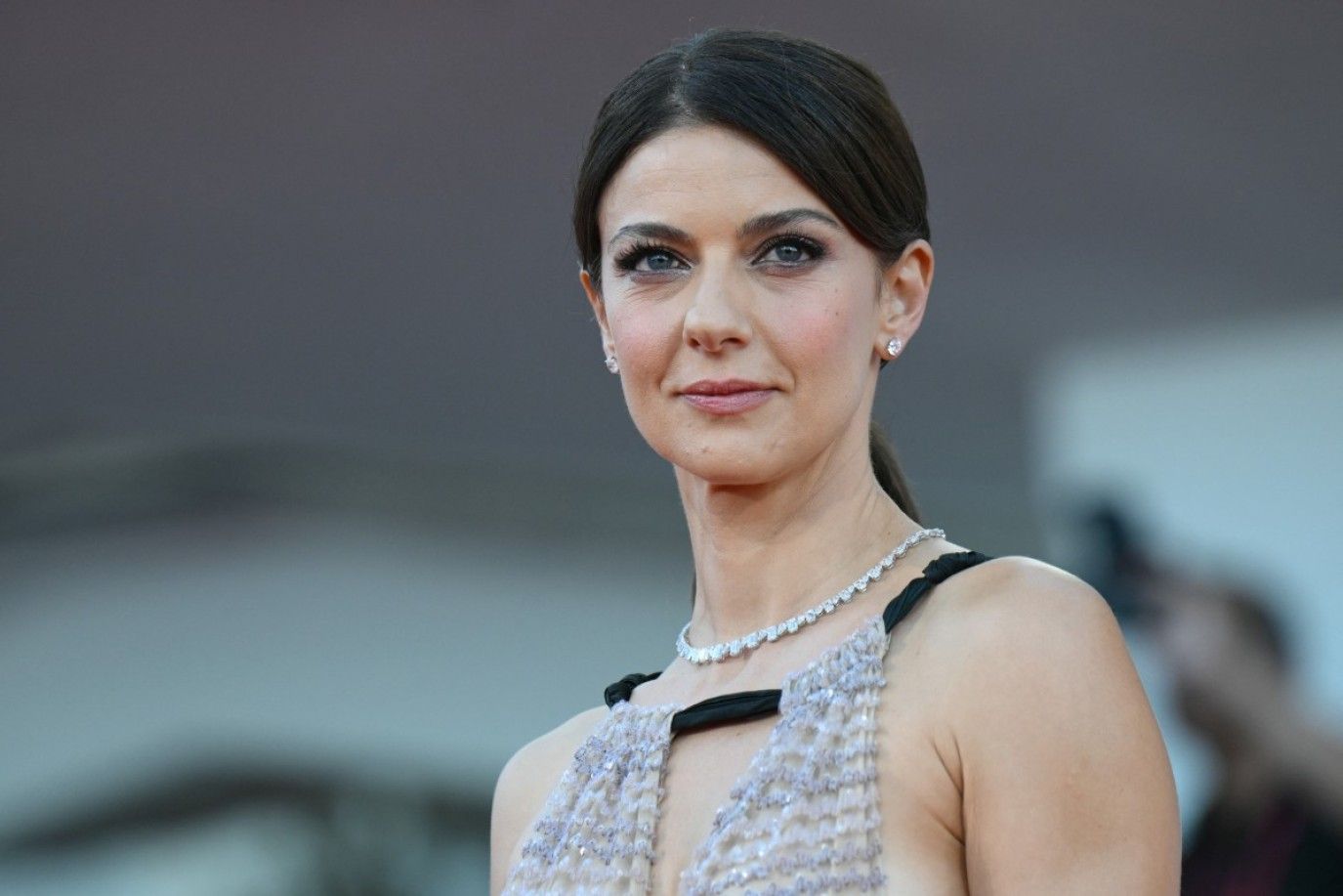 السجادة الحمراء لفيلم Elisa: لمسة إنسانية من فاليريا جولينو