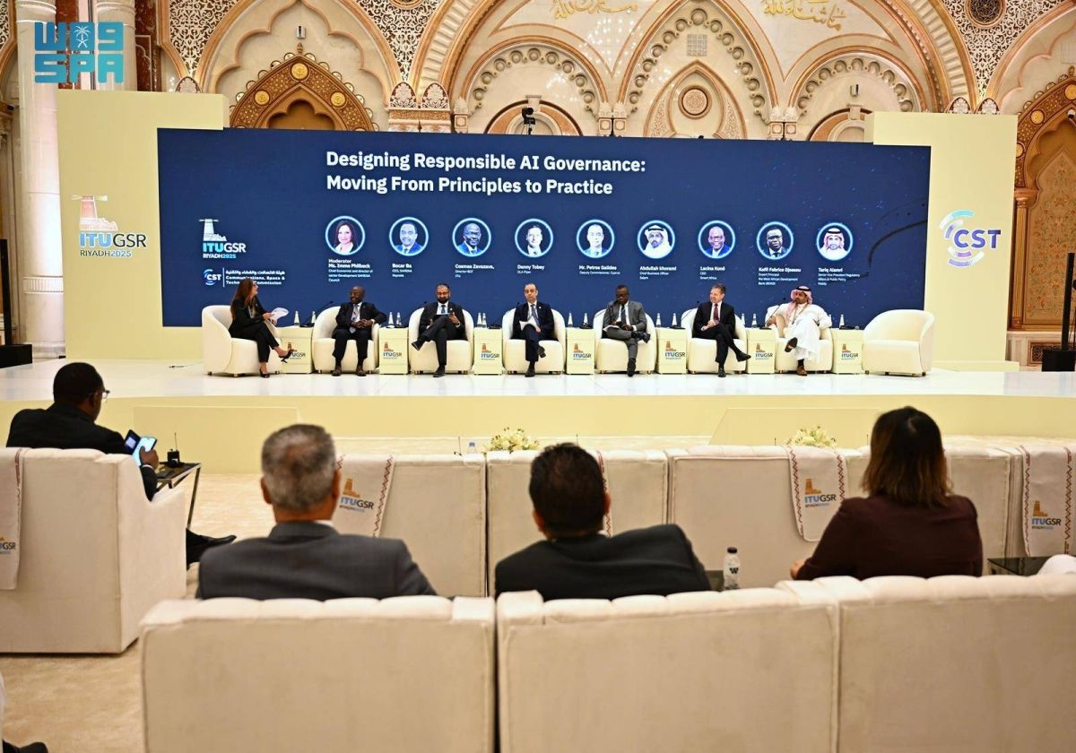 خبراء دوليون في »GSR25« يؤكدون أهمية حوكمة الذكاء الاصطناعي بمسؤولية لتحقيق الابتكار المستدام