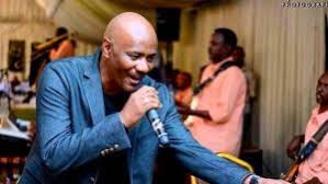 شاهد بالفيديو.. خلال حفل حاشد.. الفنان جمال فرفور يترك “المايك” وينزل من المسرح ليشارك جمهوره الغناء بصورة طبيعية