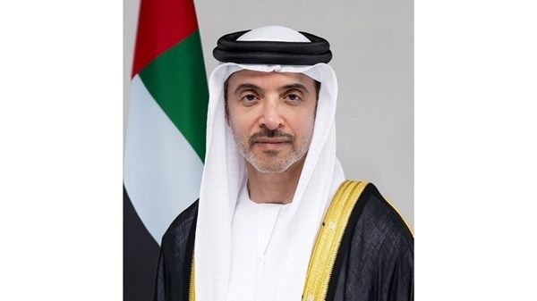هزاع بن زايد يزور بلدية مدينة العين