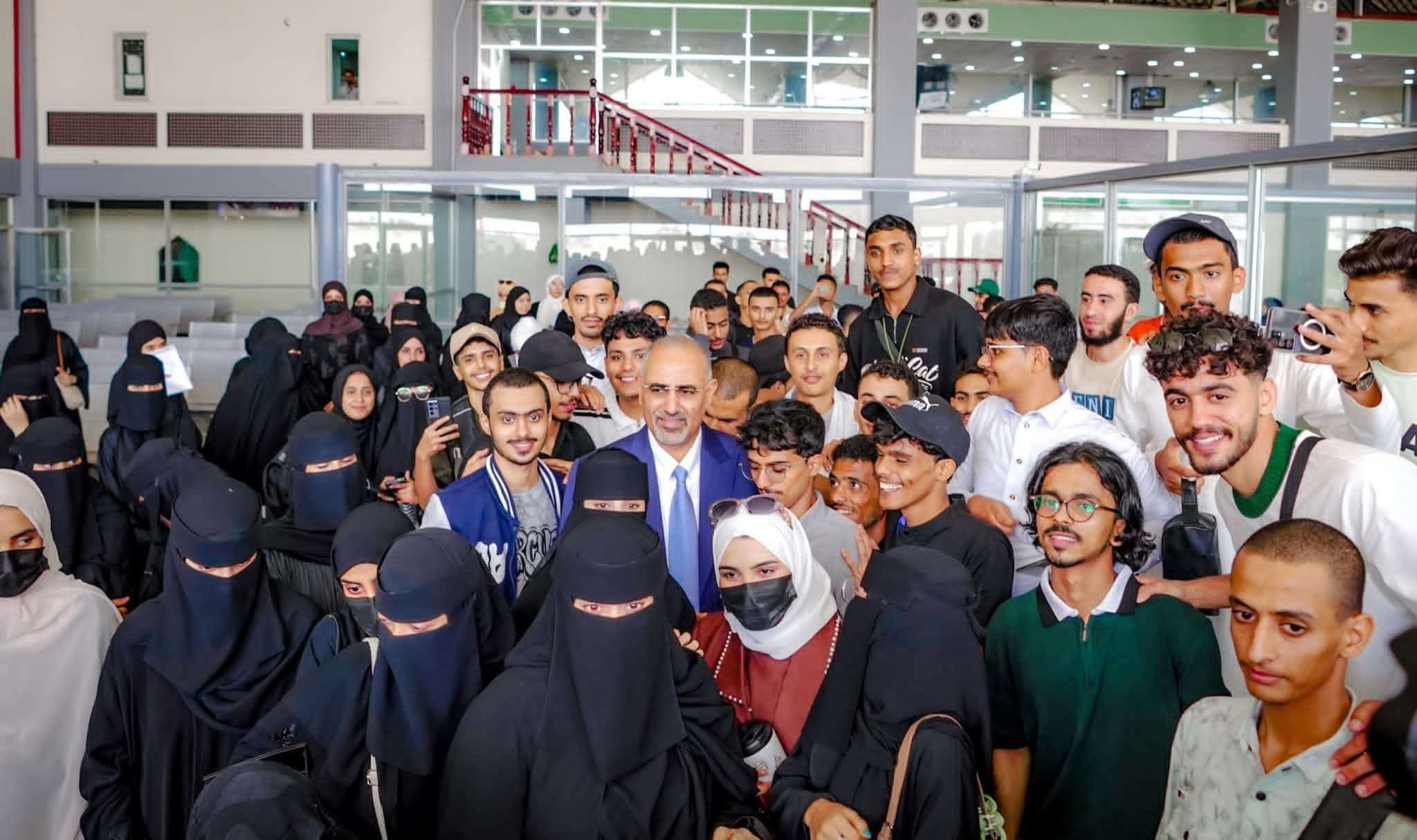 ال الشيخ يعلق على منح الإمارات لطلاب الجنوب