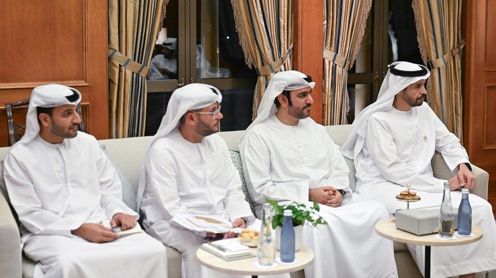 حمدان بن زايد يستقبل وفد دائرة البلديات والنقل ويطلع على أبرز المشاريع بمنطقة الظفرة